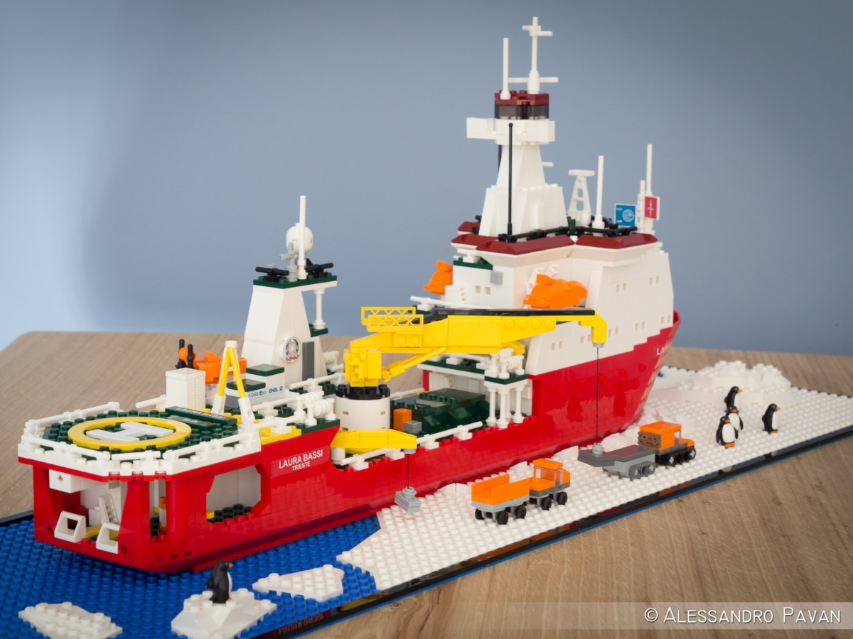Laura Bassi in mattoncini Lego